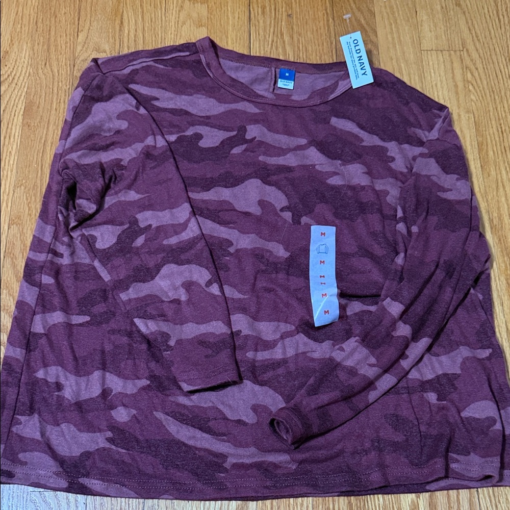 Old Navy Men's Maroon Camo Long Sleeve Tee